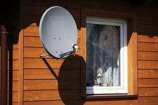 Sledovat televizi už nebude tak jednoduché jako doposud. Část vysílání si balí kufry a přesouvá se jinam