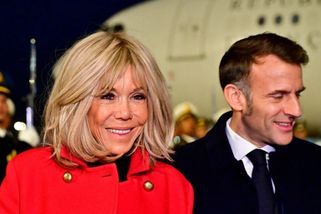 Krásné ženy mají smůlu. Macronová nekompromisně dohlíží na manželovo okolí, odhaluje kniha