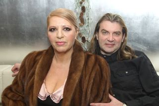 „Šéfka“ Nora Mojsejová servírovala psovi lososa v porcelánu. Dnes jí důchod berou exekutoři - Médium.cz