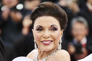 Joan Collins z Dynastie slaví 93 let. Nálepku bezcitné potvory odmítá a nedávno okouzlila Česko i Cannes