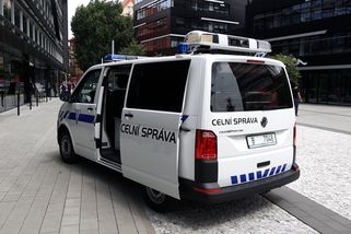 V TOS Varnsdorf zasahovali celníci, část zboží údajně končila v Rusku - Seznam Zprávy