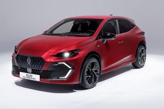Nový Renault Clio je tady! Jezdí pod 4 litry na sto, kufr má větší než fabia. Ale ten design... - Garáž.cz