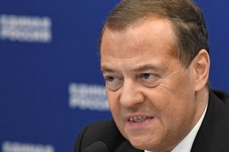 Medveděv hrozí třetí světovou válkou. Rusko nebude mít na vybranou, tvrdí