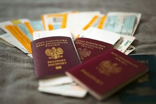 Vyhmátnou vás ještě před odletem. Stát přes celníky tvrdě ždímá z Čechů staré pokuty