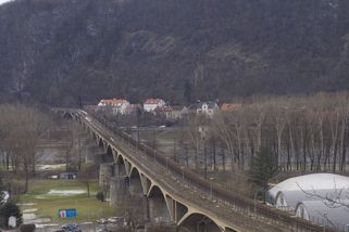 Most Inteligence stavěla nepohodlná elita, které se komunisté chtěli zbavit. Stavbou se nechlubili - Médium.cz
