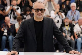 Málem zemřel za pandemie. Ruský režisér triumfuje v Cannes s filmem o válce - Seznam Zprávy