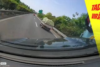 Vteřiny hrůzy z pohledu řidiče. Hrubá chyba kamioňáka poslala auto na střechu | Tady virál