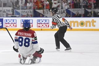 Šéf NHL vysvětlil, proč nechce Česko na elitním turnaji. Pastrňákův vzkaz nezabral - Sport.cz
