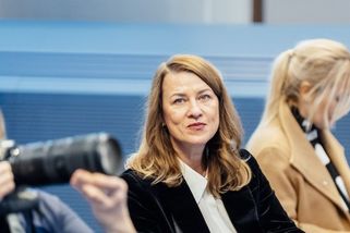 Tünde Bartha, Babišova manažerka, má silný vliv na zahraniční politiku Česka