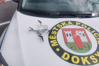Strážník v Doksech chytil v letu dron s pervitinem - Novinky