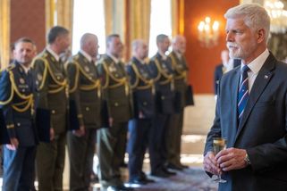 Prezident Pavel jmenoval generály. Hodnost získal i šéf speciálních sil nebo náměstek BIS