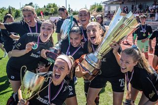 Fotbalistky Sparty slaví po sedmi letech double. Ve finále poháru porazily Slavii - Sport.cz
