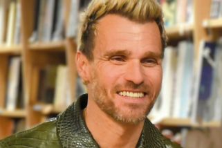 Leoš Mareš slavil na Čapím hnízdě. A česká smetánka tam ukázala, jak hluboko umí ohnout záda - Médium.cz