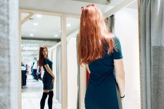 Prodavačka v módních řetězcích promluvila. „Po prodejně nám běhají polonahé ženy. A to není to nejhorší“