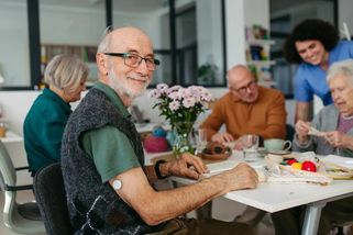 Žádost do domova důchodců neodkládejte: Co si připravit a jak probíhá přijetí