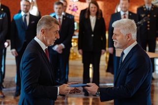 Na summit NATO mohu jet já i Babiš, míní prezident. S Macinkou se o tom bavit nebudu, je pouze vykonavatelem, dodal