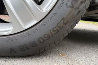 Jedete autem do Itálie? Pozor na index pneumatik. Celoročky nemusí stačit, pokuta přes 40 000 Kč a zadržení dokladů