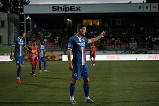 Pivo zdarma na stadionu? Klub s prvoligovým marketingem a ambicemi, ale bez fanoušků - Médium.cz