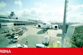 Američan s podezřením na ebolu dnes přiletí do Prahy, tři týdny bude na Bulovce