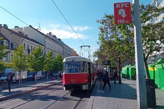 Dopravní podnik nabídl k reklamě i sloupy v centru Prahy. Teď soutěž stopl - Seznam Zprávy