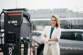 Ve výstavbě hubů pro elektroauta nemůžeme zpomalit, říká šéfka dobíjecí infrastruktury E.ON