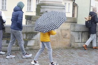 Meteorologové změnili předpověď na poslední chvíli. Z tropických třicítek zbylo něco úplně jiného