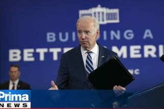 VIDEO: Kde jste kdo? Zmatený Biden si podal ruku se vzduchem, nikdo kolem něj nebyl