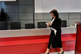 Z obecního účtu si stáhla téměř 23 milionů, soud bývalou ekonomku poslal na 6,5 roku za mříže - Novinky