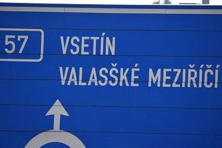 Překlep na tabuli v Novém Jičíně je starý téměř deset let. Nikdo ho neviděl