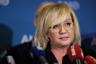 Schillerová dostala otázku za 310 miliard. Místo jasné odpovědi přišel útok na minulou vládu - Médium.cz