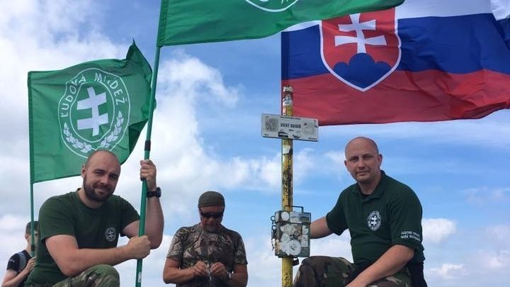 Kotlebovci chtěli uctít národovce, vylezli ale na špatnou horu - Novinky