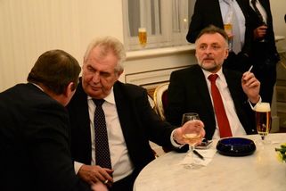 Lobkowicz se pustil do Zemana: Topíte se v nenávisti a pivním puchu