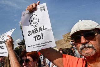 „Oto, zabal to!“ Minář s demonstranty v Praze vyzval k rezignaci ministra Klempíře - Echo24.cz