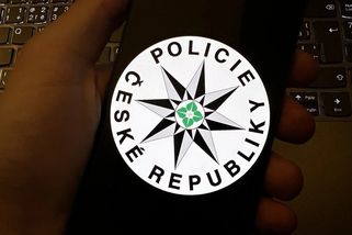 Policie v Praze zadržela muže vybírajícího z bankomatu