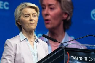 „Nejtemnější hodiny dějin. Exploze antisemitismu.“ Macron i Leyenová odsuzují útoky v Amsterdamu - Echo24.cz