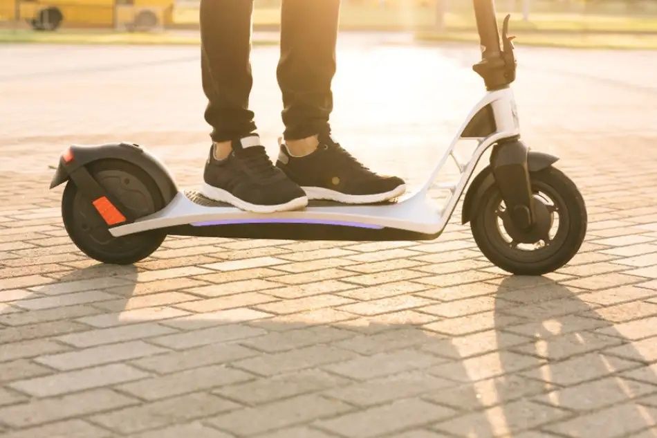 Jaká pravidla platí pro jízdu na elektrokoloběžce?
