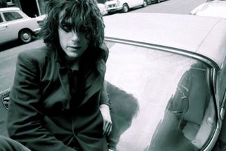 Citlivý blázen, vizionář, ztracený génius. Syd Barrett zapálil Pink Floyd a pak sám shořel - Médium.cz