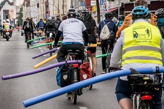 Nová značka, dražší chyba: Za předjetí cyklisty v zákazu hrozí kolem 2 400 Kč a body navíc
