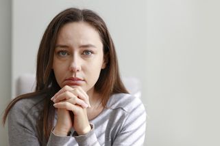 Mám dvacet let a vychovávám své sestry. Můj přítel to už nechce snášet.