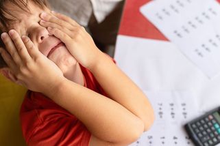Když čísla nedávají smysl: Co skutečně znamená dyskalkulie? Trápí děti i dospělé