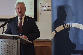 „Ještě bych vám tady ukradl propisku.“ Zůna v Plzni pobavil - Novinky