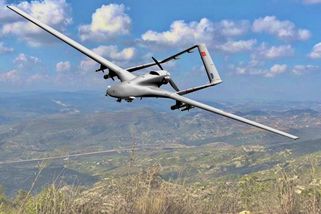 Desítky velkých dronů kroužily nad dánským přístav...