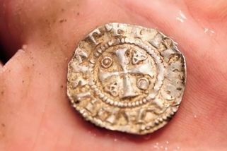 Největší vikinský poklad mincí v Norsku odhaluje tajemství obchodu