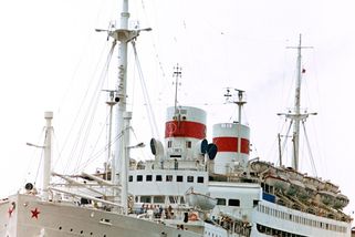 Sovětský Titanic: na potopení SS Admiral Nachimov a největší námořní nehodu SSSR stačilo osm minut - Médium.cz