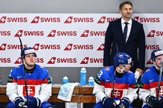 MS hokej | Překvapení na střídačce Slováků! Patent na rozhodčí, nebo bizarní divadlo? - Sport.cz
