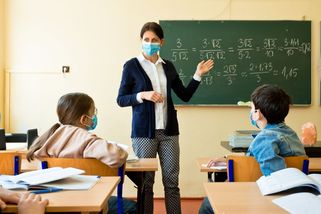 Ohniskem jsou školy, vir se šíří do rodin, říká hejtman druhého nejpostiženějšího kraje - Seznam Zprávy