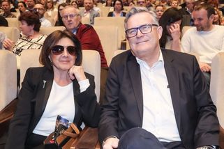 Dojatá Marie Rottrová s manželem ve společnosti: I v hledišti si užila potlesk vestoje a velké uznání - Super.cz