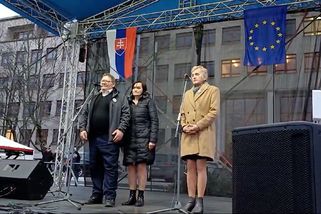 Tisíce lidí na Slovensku si připomněly 6 let od vraždy Jána Kuciaka - Novinky
