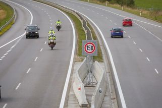 Zastropovat rychlost, nejen ceny benzinu. Šílený nápad by pomohl - Seznam Zprávy