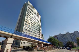 Smrt mladé ženy v Praze: Spadla z 15. patra, případ prověřuje oddělení vražd - Novinky